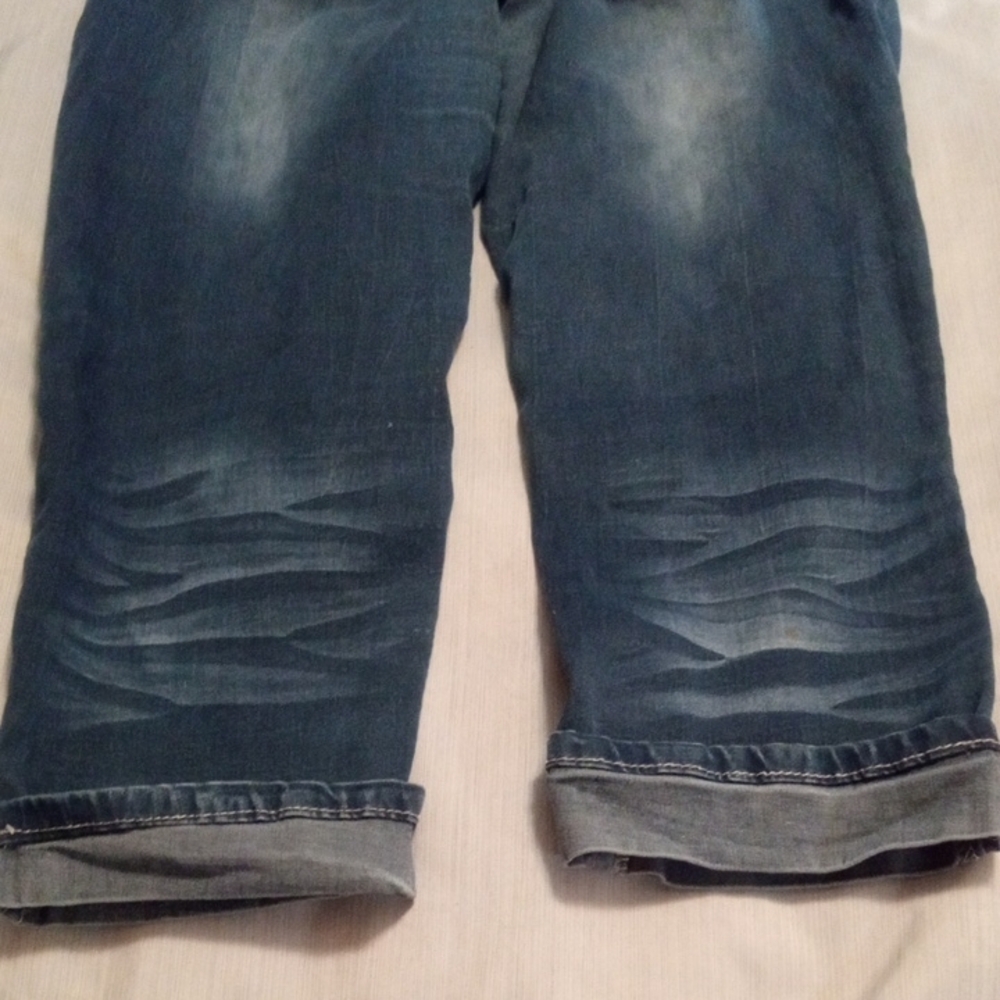Size 7 Almost Famous Blue Cropped Capri Jeans - Picture 7 of 9